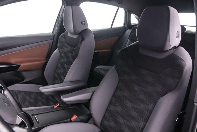 Volkswagen ID.5 Pro 77 kWh 174pk Automaat Adaptive cruise control, Parkeersensoren, Navigatie, App connect, LED koplampen, Stoelverwarming, Airco, Stuurwiel verwarmd