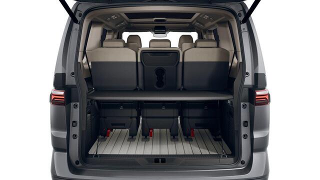 Volkswagen MULTIVAN Bulli L2 1.5 Ehybrid 180kW 245 pk DSG 4 motion | Versterkte kunststof vloerbedekking in houtlook | Multifunctionele verschuifbare tafel in passagiersruimte | Navigatiesysteem '' Discover Pro'' | Privacy Plus glas (90%) vanaf B-stijl |