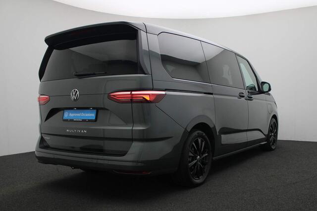 Volkswagen MULTIVAN 1.4 eHybrid 218PK DSG Life L2H1 Volkswagen Multivan 1.4 eHybrid 218PK DSG L2H1 Life | Trekhaak | IQ Light | Parkeersensoren voor/achter | Stoelverwarming | ACC | Keyless | Apple Carplay / Android Auto