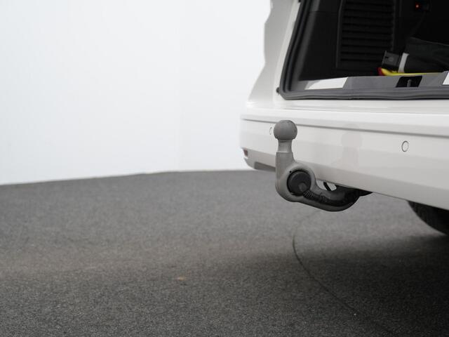 Volkswagen MULTIVAN 1.4 eHybrid 218 pk DSG L2H1 Style | Trekhaak | Elektr. schuifdeuren | Geheugen-/massagestoel | Leder/alcantara | Achteruitrijcamera