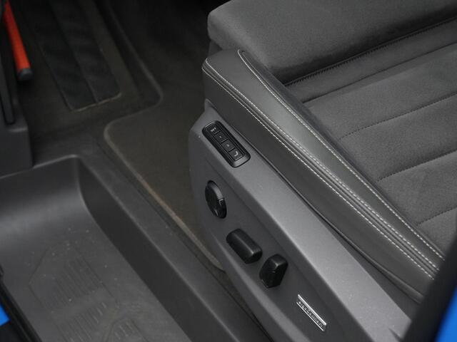 Volkswagen MULTIVAN 1.4 eHybrid 218 pk DSG L2H1 Style | Trekhaak | Elektr. schuifdeuren | Geheugen-/massagestoel | Leder/alcantara | Achteruitrijcamera