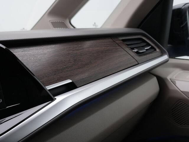 Volkswagen MULTIVAN 1.4 eHybrid 218 pk DSG L2H1 Style | Trekhaak | Elektr. schuifdeuren | Geheugen-/massagestoel | Leder/alcantara | Achteruitrijcamera