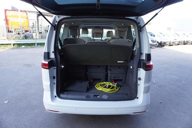 Volkswagen MULTIVAN LIFE 1.4 eHybrid 218pk L2 7-persoons Apple carplay Camera LED ACC Cruise control Parkeersensoren