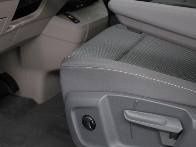 Volkswagen MULTIVAN Bulli Edition 1.5 eHybrid 180kW 245 pk L2 | Wegklapbare Trekhaak | Stoelverwarming | Voorruitverwaming | Navigatie | Privacy Plus Glas | Anti-diefstalalarm | Apple carplay/Android auto