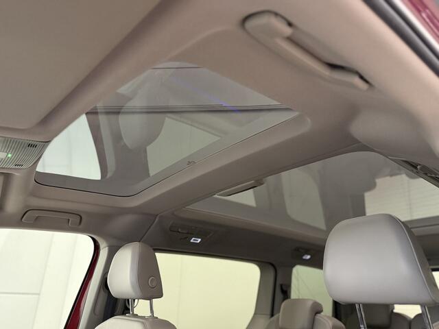 Volkswagen MULTIVAN 1.4 eHybrid Energetic 7p. PANO/LEER/IQ-LIGHT/TREKHAAK/HARMAN-KARDON/CARPLAY/ADAPTIVE-ONDERSTEL/SFEER/ACC/EL.SCHUIFDEUREN/STANDKACHEL/CAMERA/TWO-TONE FORTANA-RED METALLIC-DEEP BLACK PEARL/VOLLEDIG VW DEALER HISTORIE, N