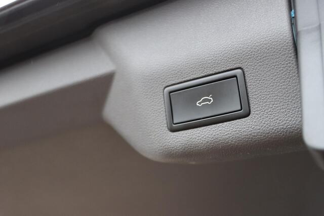 Volkswagen MULTIVAN 1.4 eHybrid L1H1 Life Business 218pk DSG6 7p. IQ.Light | Adaptive | Carplay