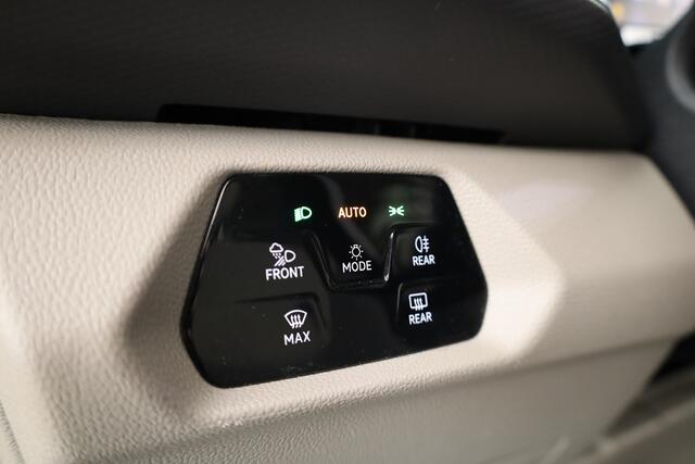 Volkswagen MULTIVAN 1.4 eHybrid L1H1 | Rijklaar! | 7 Pers. | IQ. Light | Dig. Cockpit | Camera+PDC | Adapt. Cruise | Apple CarPlay | All Seasons | DAB | 17'' V