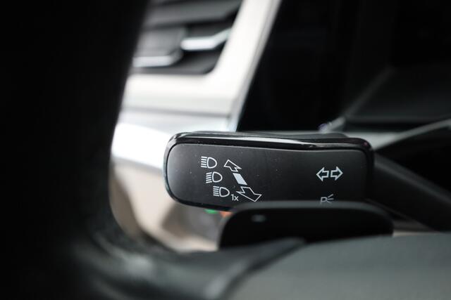 Volkswagen MULTIVAN 1.4 eHybrid L1H1 | Rijklaar! | 7 Pers. | IQ. Light | Dig. Cockpit | Camera+PDC | Adapt. Cruise | Apple CarPlay | All Seasons | DAB | 17'' V