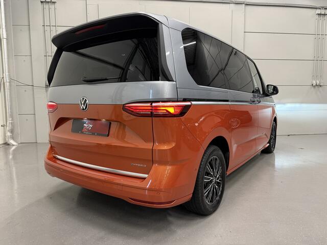 Volkswagen MULTIVAN 1.4 eHybrid BULLI 7p. HEAD-UP/IQ-LIGHT/LEER-ALCANTARA/SFEER/KEYLESS/ELECTR.SCHUIFDEUREN/CARPLAY/ACC/CAMERA/EL.A.KLEP/TWO-TONE/BULLI EDITION/NET OH BEURT GEHAD BIJ VW DEALER