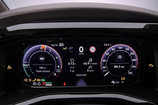 Volkswagen MULTIVAN 1.5 TSI 245pk DSG eHybrid L2 Bulli Edition 4Motion | Lederen bekleding | Panodak| ACC | Stoelverwarming | Trekhaak | 7-zits | NETTO ACTIE PRIJS RIJKLAAR incl BTW/BPM