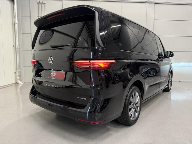 Volkswagen MULTIVAN 1.4 eHybrid L2 Energetic 7p. PANO/EL.SCHUIFDEUREN/IQ-LIGHT/ACC/KEYLESS/CAMERA/SFEER/STOEL+STUURVERW/MIDDENCONSOLE/EL.A.KLEP/PARK-ASSIST/18"/DEEP BLACK METALLIC/VOLLEDIG VW DEALER HISTORIE