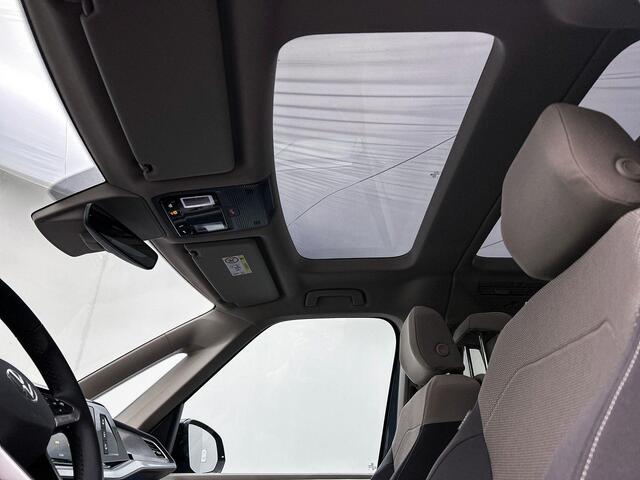 Volkswagen MULTIVAN 1.5 eHybrid L2 Bulli Edition 4Motion | INCL. BTW/BPM | Vis-a-Vis | Elec. schuifdeuren & achterklep | Trekhaak | 19" | TravelAssist | Verwarmd stuur & stoelen