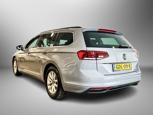 Volkswagen PASSAT Variant 1.5 150pk TSI Business / Parkeersensor voor en achter / Navigatiesysteem / Voorstoelen verwarmbaar