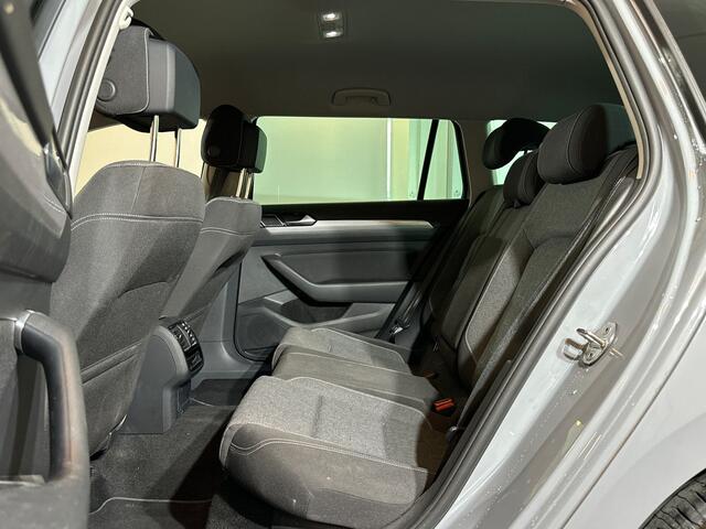 Volkswagen PASSAT Variant 1.5 150pk TSI Business / Parkeersensor voor en achter / Navigatiesysteem / Voorstoelen verwarmbaar