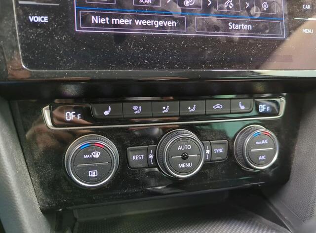 Volkswagen PASSAT Variant 1.5 TSI 150 pk Elegance Panoramadak Led Matrix ACC Camera Parkeersensoren Chroom Pakket Stoelverwarming 1/2 Leder Alcantara NL Auto 1e Eigenaar