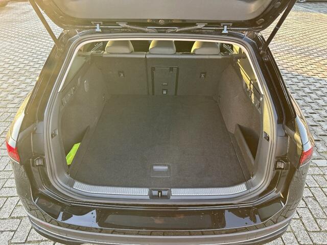 Volkswagen PASSAT 1.5 eTSI DSG BUSINESS TREKHAAK/CAMERA/NAVI/CARPLAY/ACC/STOELVERW