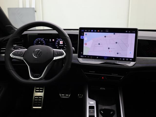 Volkswagen PASSAT R-Line-Edition Passat Variant (9) 1.5 110 kW / 15 · Panoramadak · 360 Camera · Head-Up Display · IQ Light · Harman Kardon Sound · Massagefunctie · Garantie t/m 22-01-2029 of 100.000km
