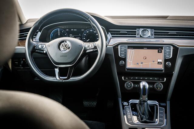 Volkswagen PASSAT Variant 1.4 TSi GTE Highline I Elektr. Trekhaak I Virtual Cockpit I Ergo Stoelen I Camera I 18 inch. LMV