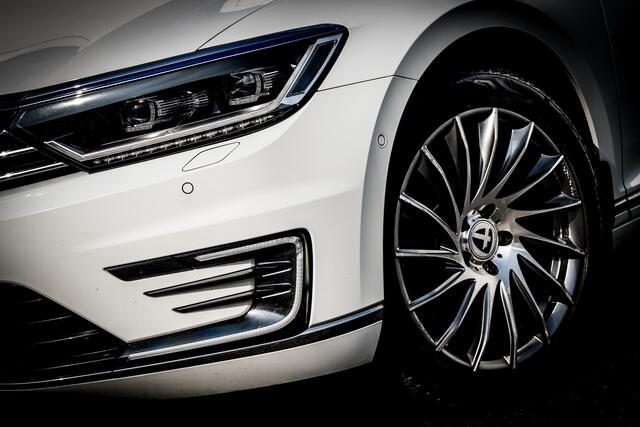 Volkswagen PASSAT Variant 1.4 TSi GTE Highline I Elektr. Trekhaak I Virtual Cockpit I Ergo Stoelen I Camera I 18 inch. LMV