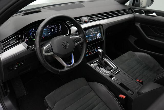 Volkswagen PASSAT Variant 1.4 TSI 218 pk DSG PHEV GTE Business | Trekhaak | Navigatie Discover Pro | IQ Light | Adaptief onderstel | Head-up display | Leder/alcantara | Achteruitrijcamera