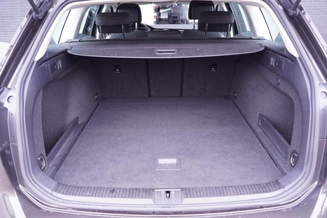 Volkswagen PASSAT Variant 2.0 TDI Comfortline Clima Stoelverwarming Navi Led koplampen Trekhaak