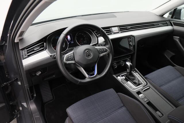 Volkswagen PASSAT Variant 1.4 TSi 218 Pk Automaat PHEV GTE Business | Adaptive Cruise | CarPlay | Navigatie | Bluetooth | Achteruitrijcamera | 17 Inch | Trekhaak | 70.420 Km!!