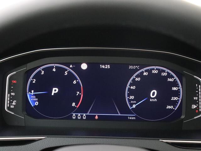 Volkswagen PASSAT Variant 1.5 TSI Elegance Business R | Panoramadak | Stoelverwarming | LED matrix verlichting | Achteruitrijcamera | 3-zone airco | Navigatie | Digital cockpit Pro |