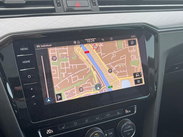 Volkswagen PASSAT Variant 1.4 TSI PHEV GTE Business / Digitaal dashboard / Pano / Head-up / Dodehoek / Camera / Parkeersensoren V+A / Zwenkbare trekhaak