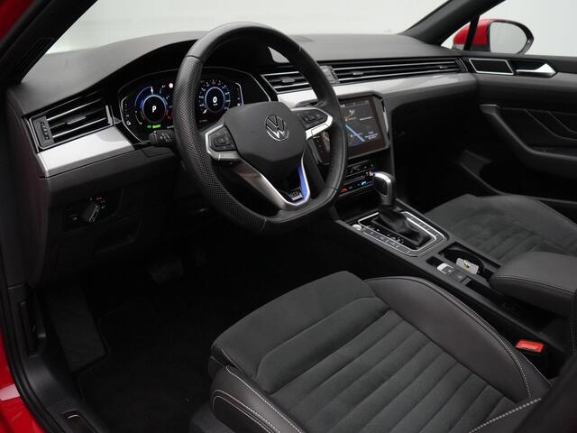 Volkswagen PASSAT Variant 1.4 TSI 218 pk DSG PHEV GTE Business | Panoramadak | Trekhaak | Geheugen-/massagestoelen | Navigatie Discover Pro | Leder/alcantara | Achteruitrijcamera