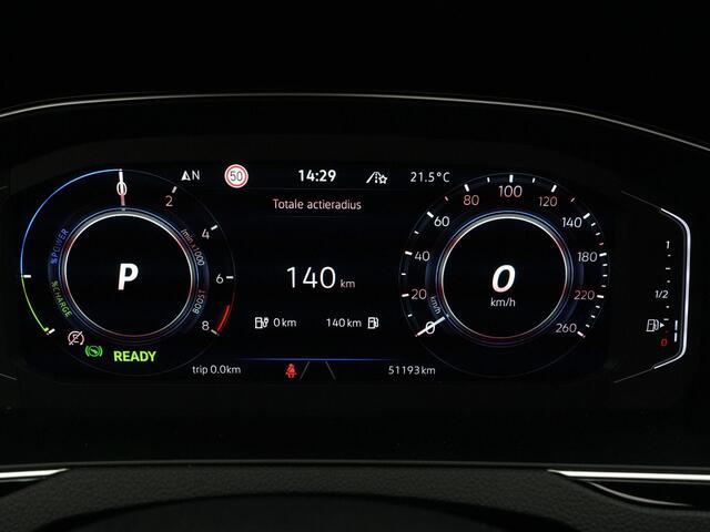 Volkswagen PASSAT Variant 1.4 TSI 218 pk DSG PHEV GTE Business | Panoramadak | Trekhaak | Geheugen-/massagestoelen | Navigatie Discover Pro | Leder/alcantara | Achteruitrijcamera