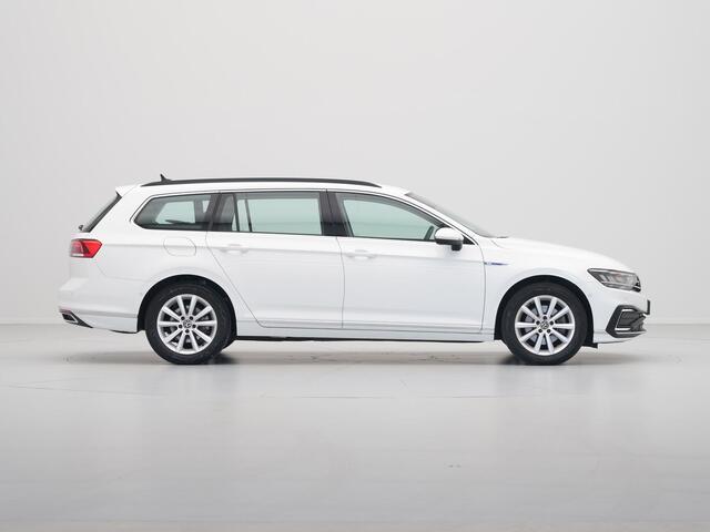 Volkswagen PASSAT Variant 1.4 TSI 218pk PHEV GTE Navigatie Camera Side Assist Stoelverwarming 112