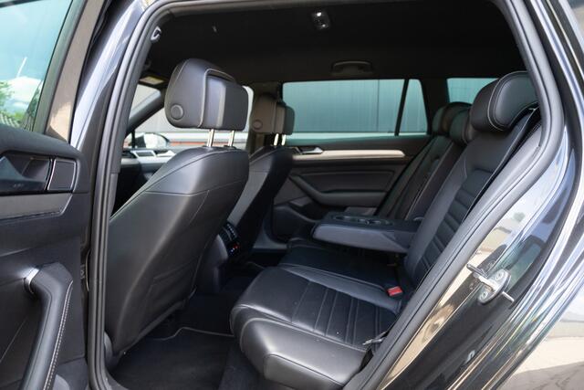 Volkswagen PASSAT Variant 2.0 TDI 150 pk Highline Business 2 x R-Line / BTW-Auto/ NL-Auto/ Virtual/ Leder/ Sport-Stoelen/ Stoel.Verw/ 360-Camera/ Xenon-Led/ 17'' LMV