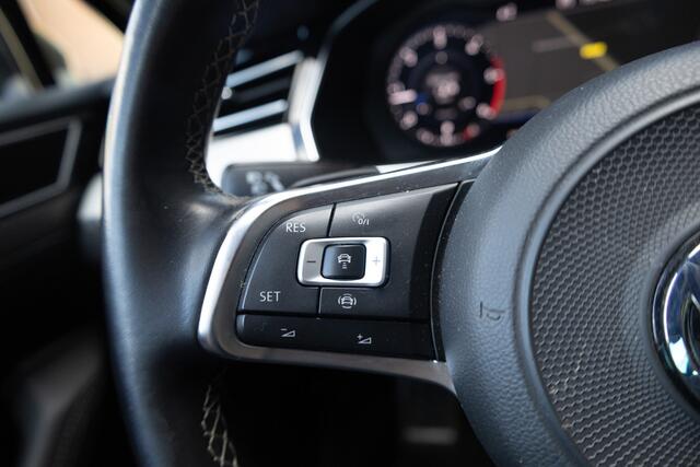 Volkswagen PASSAT Variant 2.0 TDI 150 pk Highline Business 2 x R-Line / BTW-Auto/ NL-Auto/ Virtual/ Leder/ Sport-Stoelen/ Stoel.Verw/ 360-Camera/ Xenon-Led/ 17'' LMV