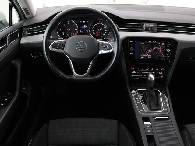 Volkswagen PASSAT 2.0 TDI Comfort Business | Stoelverwarming | Camera | Adaptive cruise | Carplay | Massage | Navigatie | Full LED | Parkeerhulp