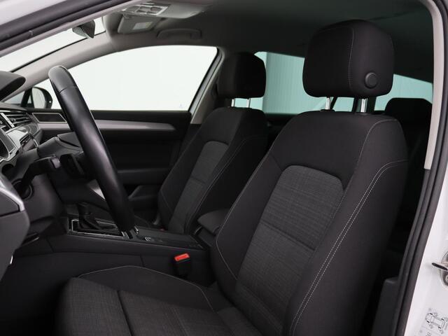 Volkswagen PASSAT 2.0 TDI Comfort Business | Stoelverwarming | Camera | Adaptive cruise | Carplay | Massage | Navigatie | Full LED | Parkeerhulp