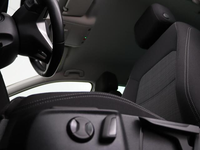 Volkswagen PASSAT 2.0 TDI Comfort Business | Stoelverwarming | Camera | Adaptive cruise | Carplay | Massage | Navigatie | Full LED | Parkeerhulp