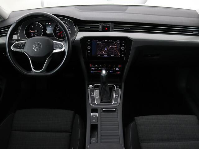 Volkswagen PASSAT 2.0 TDI Comfort Business | Stoelverwarming | Camera | Adaptive cruise | Carplay | Massage | Navigatie | Full LED | Parkeerhulp