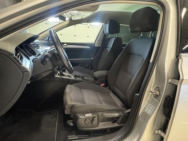 Volkswagen PASSAT Variant 1.5 TSI Comfortline 150PK Automaat | Trekhaak | Adaptive cruise | Navi | Carplay | ErgoComfort stoel