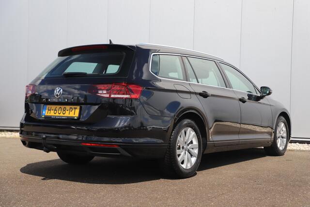 Volkswagen PASSAT Variant 1.6 TDI Comfort Business 120PK DSG Automaat Trekhaak Navigatie Achteruitrijcamera Adaptive Cruise Rijstrooksensor LED Carplay Android