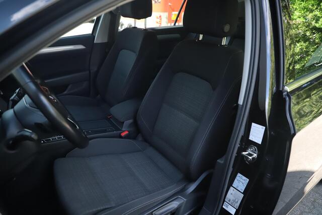 Volkswagen PASSAT Variant 1.6 TDI Comfort Business 120PK DSG Automaat Trekhaak Navigatie Achteruitrijcamera Adaptive Cruise Rijstrooksensor LED Carplay Android