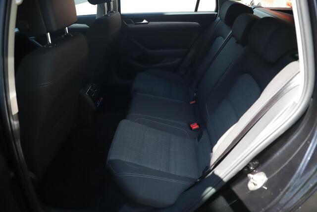 Volkswagen PASSAT Variant 1.6 TDI Comfort Business 120PK DSG Automaat Trekhaak Navigatie Achteruitrijcamera Adaptive Cruise Rijstrooksensor LED Carplay Android