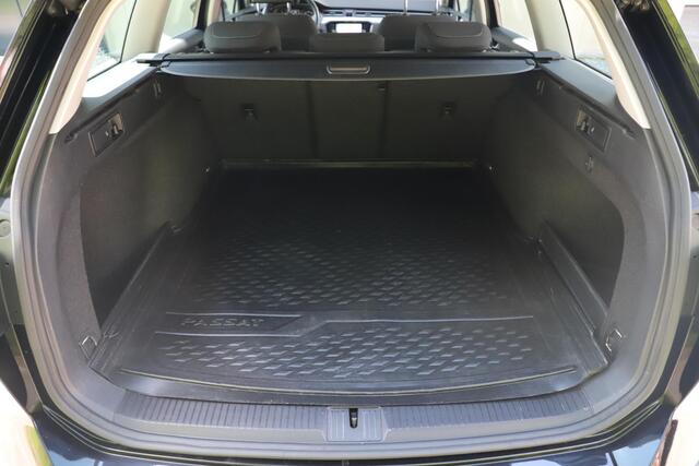 Volkswagen PASSAT Variant 1.6 TDI Comfort Business 120PK DSG Automaat Trekhaak Navigatie Achteruitrijcamera Adaptive Cruise Rijstrooksensor LED Carplay Android