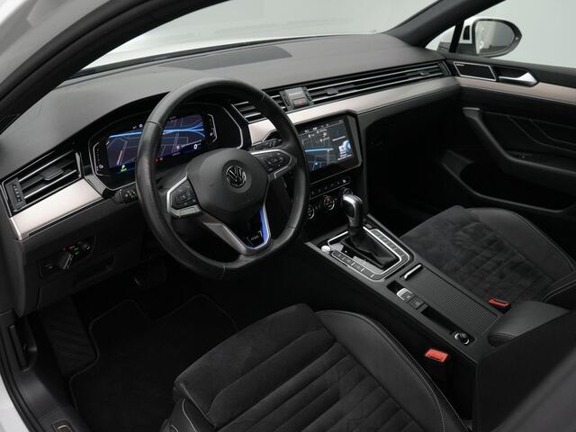 Volkswagen PASSAT Variant 1.4 TSI 218 pk DSG PHEV GTE Business | Panoramadak | Trekhaak wegklapbaar | Navigatie Discover Pro | Head-up display | Adaptief onderstel | Dynaudio | IQ Light