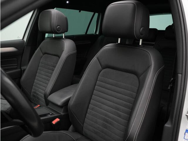 Volkswagen PASSAT Variant 1.4 TSI 218 pk DSG PHEV GTE Business | Panoramadak | Trekhaak wegklapbaar | Navigatie Discover Pro | Head-up display | Adaptief onderstel | Dynaudio | IQ Light