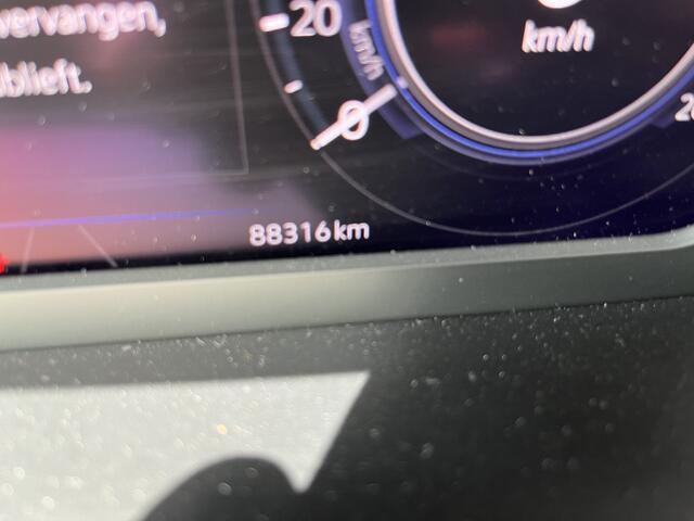 Volkswagen PASSAT Variant 1.4 TSI PHEV GTE Business / AUTOMAAT/ PANO/ 17" LMV/ ADAPT. CRUISE/ KEYLESS/ DIGITAL DASH/ NAVI/ APP-CONNECT/ DAB/ CLIMA/ STOEL-STUUR VERWARM.