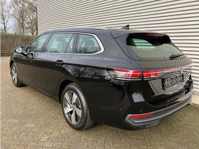 Volkswagen PASSAT Variant Business 1.5 110 kW / 150 pk eTSI Variant 7 versn. DSG