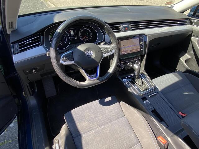 Volkswagen PASSAT Variant 1.4 TSI PHEV GTE Business met o.a. panodak, trekhaak, navi, LED Plus, etc.