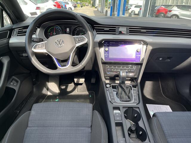 Volkswagen PASSAT Variant 1.4 TSI PHEV GTE / AUTOMAAT/ PANO/ CAMERA + PARK. SENSOREN/ APP-CONNECT/ CLIMA/ NAVI/ DAB/ MATRIX/ ADAPT. CRUISE/ 18" LMV