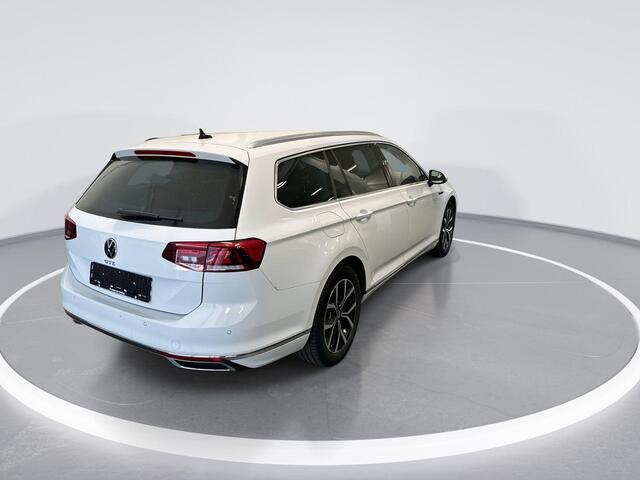 Volkswagen PASSAT Variant 1.4 Tsi 218pk DSG PHEV GTE Business · Camera · Navi · P-Sensoren · Stoelverwarming · 17'' Inch