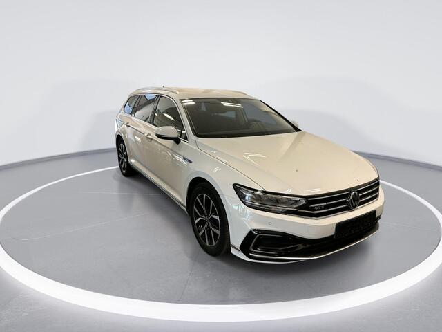 Volkswagen PASSAT Variant 1.4 Tsi 218pk DSG PHEV GTE Business · Camera · Navi · P-Sensoren · Stoelverwarming · 17'' Inch